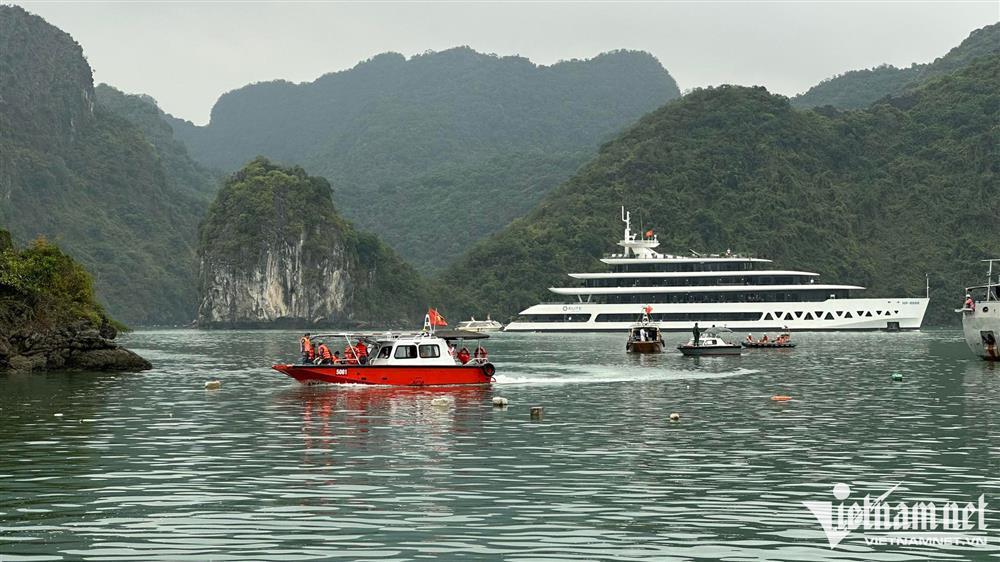 Hiện trường trục vớt trực thăng rơi, tìm thấy thi thể thứ 4-8