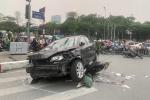 Vụ ô tô đâm 17 xe máy ở Hà Nội: Nam thanh niên tiên lượng nặng-2