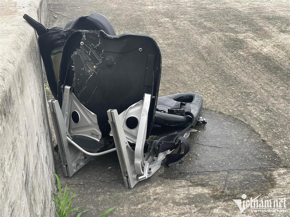 Hiện trường trục vớt trực thăng rơi, tìm thấy thi thể thứ 4-14