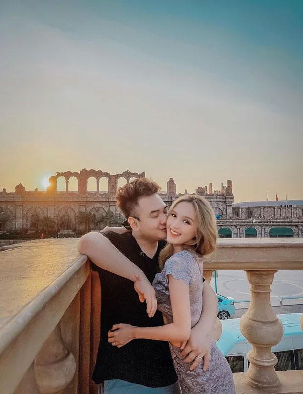 Biểu cảm phụng phịu của Xemesis khi quay TikTok với Xoài Non-4