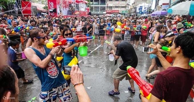 Lễ hội té nước lo bị biến tướng thành quấy rối tình dục, uống rượu vô độ-1