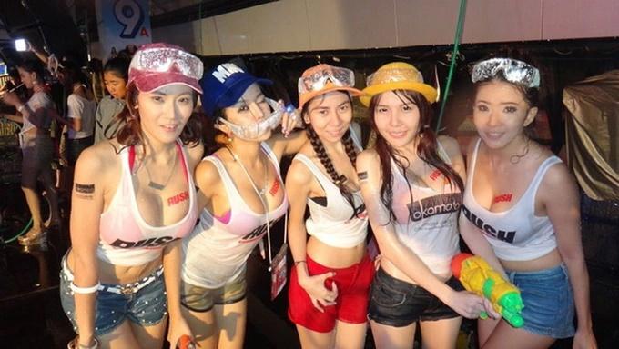 Lễ hội té nước lo bị biến tướng thành quấy rối tình dục, uống rượu vô độ-3