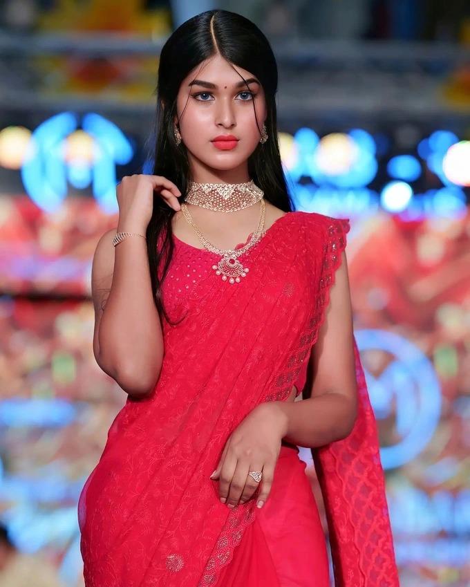 Vẻ ngoài đẹp ngỡ ngàng của Tân Hoa hậu Chuyển giới Ấn Độ-11