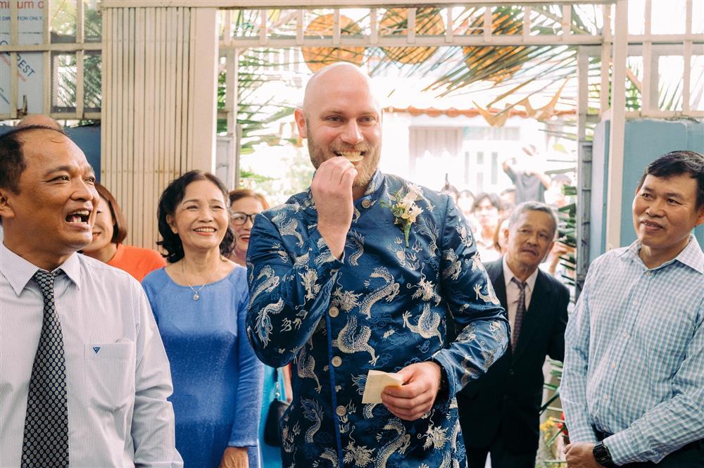 Đám cưới cây nhà lá vườn của vợ Việt, chồng Tây gây sốt mạng xã hội-6