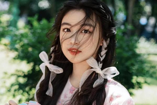 Lọ Lem nhà MC Quyền Linh khoe vòng eo con kiến-5