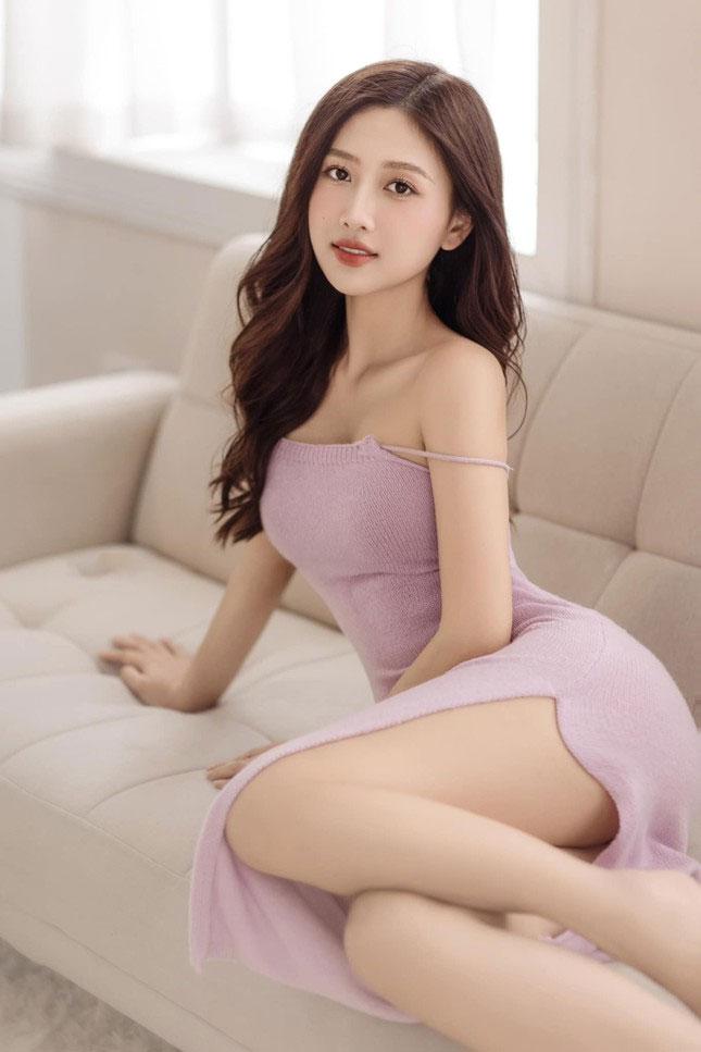 Tiền vệ Minh Vương hẹn hò nữ MC xinh đẹp của VTV-2