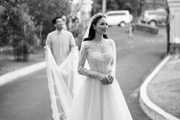 Nữ TikToker bị ném đá vì ăn ké đám cưới người lạ-3