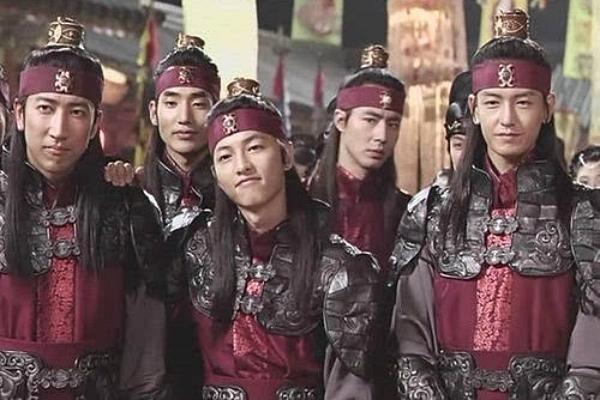 Song Hye Kyo vỡ òa khi lên ngôi Thị hậu tại Baeksang 2023-4