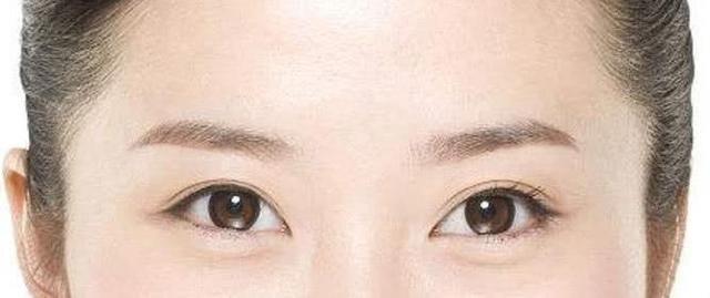 Nhìn vào mắt 4 người này, bạn nghĩ ai đang cười thực sự?-4