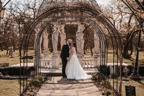 Chi gần 150 triệu đồng cho tuần trăng mật, cặp đôi ngậm ngùi hoãn kế hoạch gấp-1