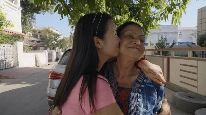 Võ Hạ Trâm khóc khi gặp mẹ chồng Ấn Độ, hé lộ khó nói chuyện với nhà chồng-1