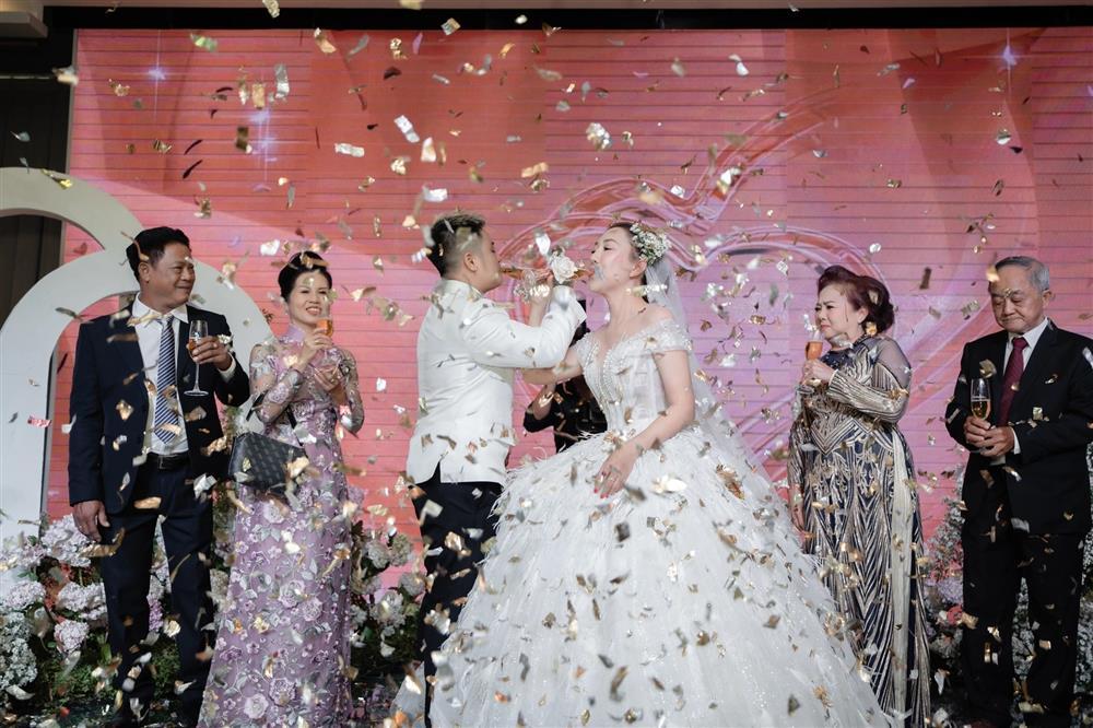 Chuyện tình lạ lùng của cặp đôi chồng là nữ, vợ là nam ở TPHCM-4