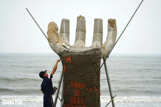 5 tượng bàn tay ở bờ biển Thanh Hóa được đầu tư 300 triệu đồng-2