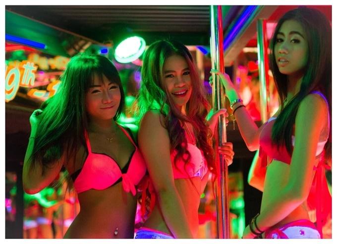 Phố đi bộ Thái Lan hút khách đủ chiêu: Từ khu đèn đỏ đến ẩm thực đã miệng-2