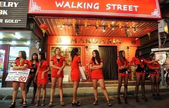 Phố đi bộ Thái Lan hút khách đủ chiêu: Từ khu đèn đỏ đến ẩm thực đã miệng-6