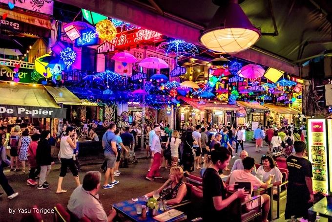 Phố đi bộ Thái Lan hút khách đủ chiêu: Từ khu đèn đỏ đến ẩm thực đã miệng-7