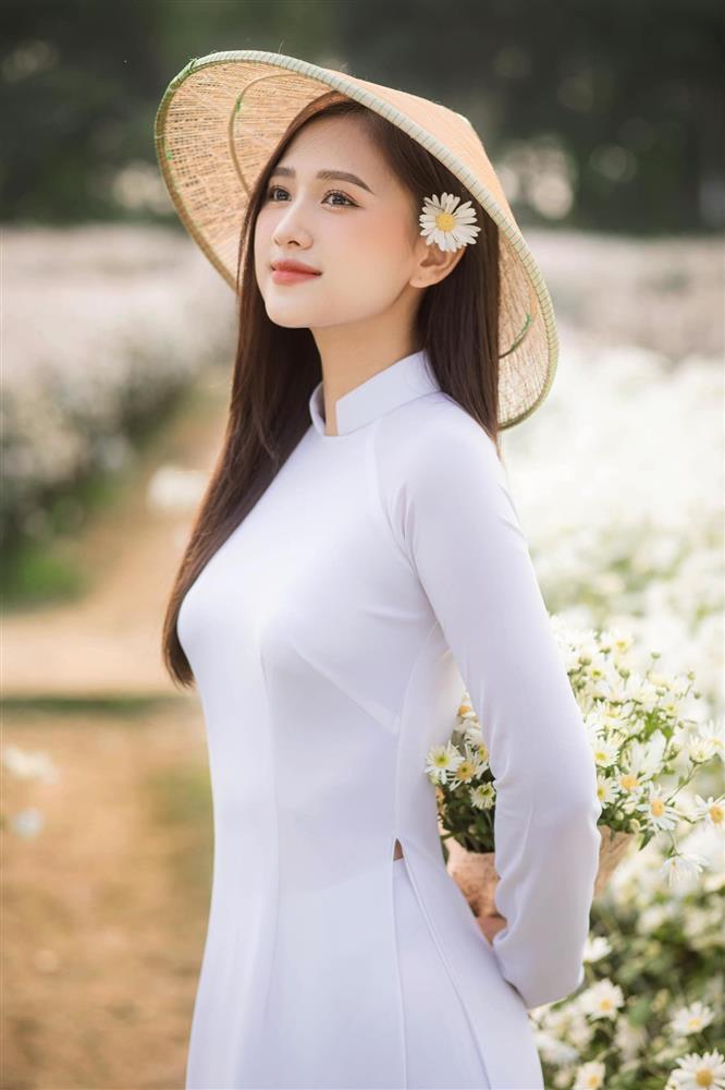 Nhan sắc hoa khôi là bạn gái tiền vệ Minh Vương-2