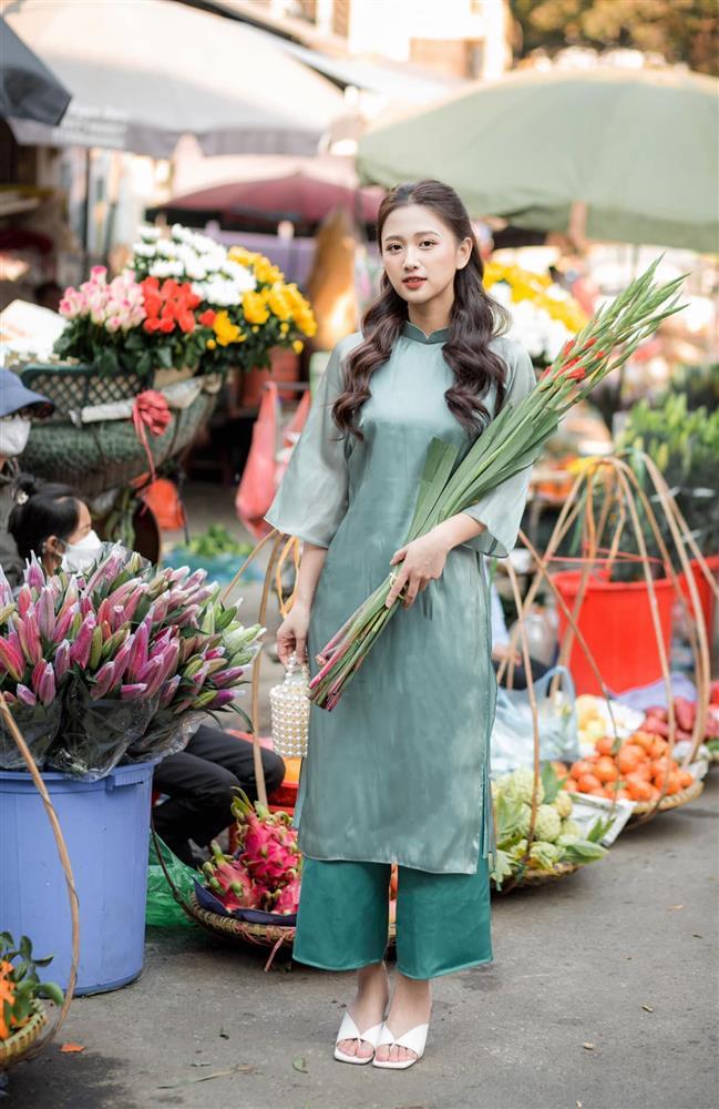 Nhan sắc hoa khôi là bạn gái tiền vệ Minh Vương-3