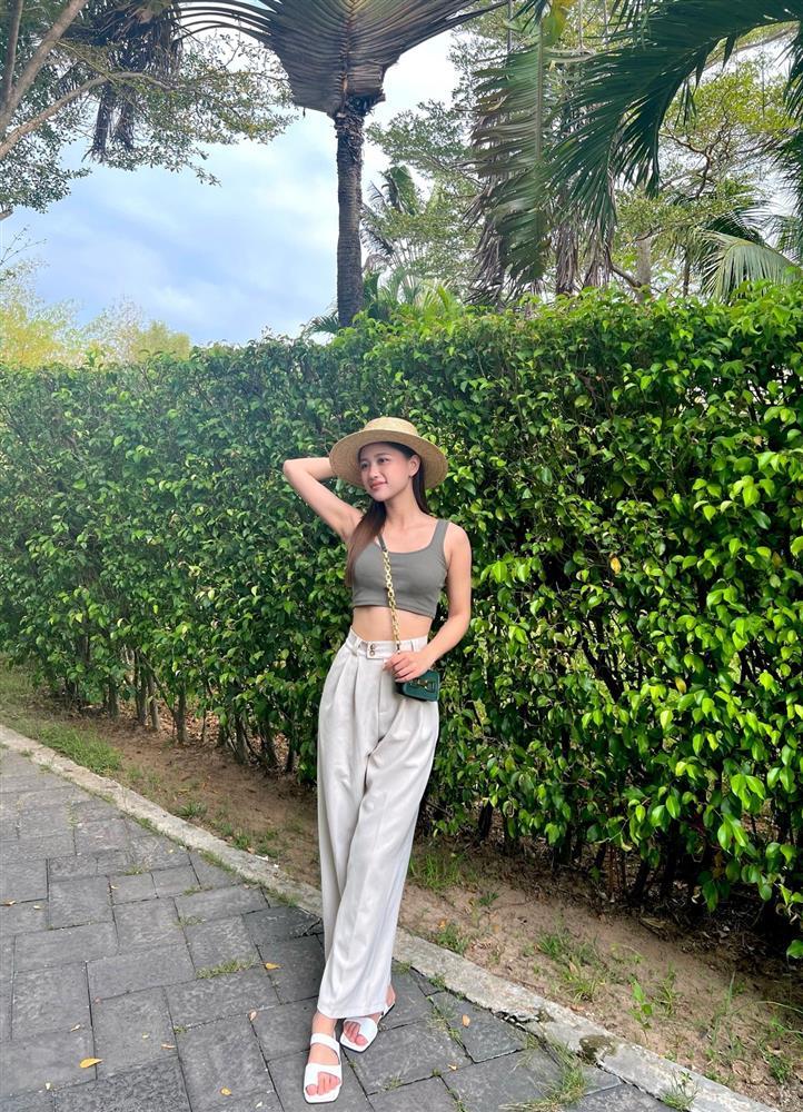 Nhan sắc hoa khôi là bạn gái tiền vệ Minh Vương-6