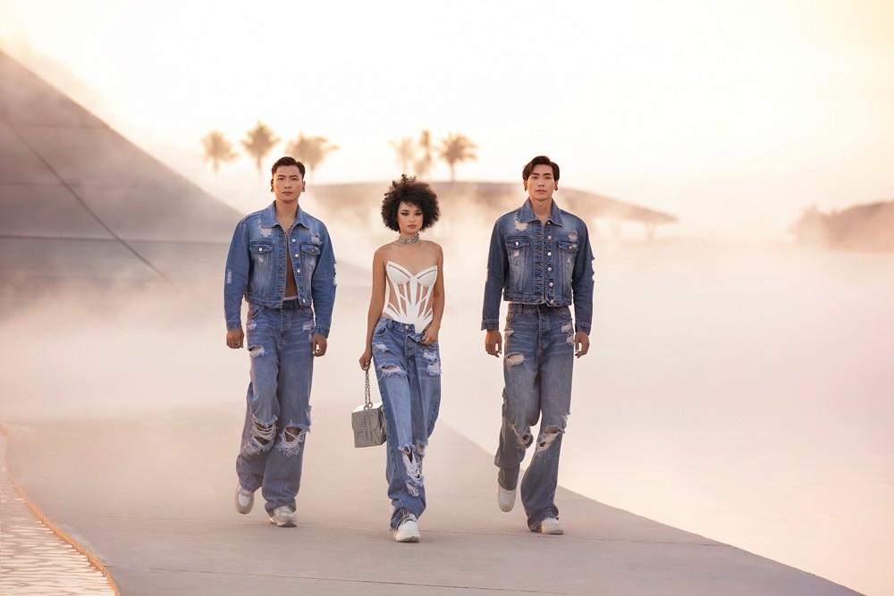 Thanh Hằng làm vedette trong show diễn Chung Thanh Phong-4