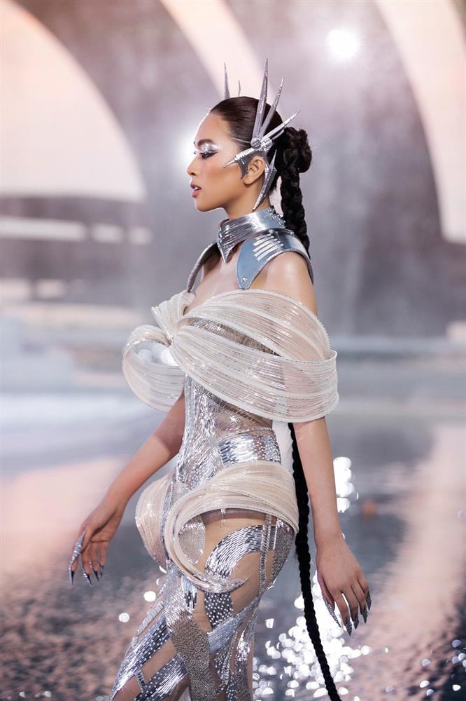 Thanh Hằng làm vedette trong show diễn Chung Thanh Phong-13