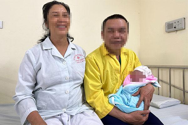 Vừa sinh 4 năm ngoái, người mẹ lại mang thai 4 chỉ sau 9 tháng-5