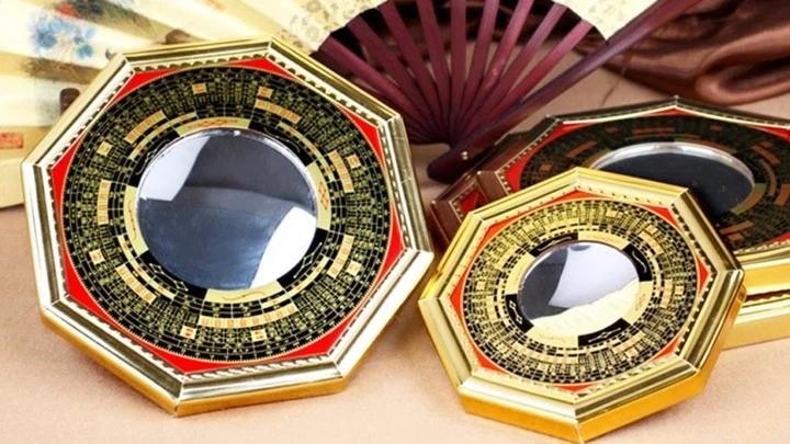 Treo gì trước cửa nhà để giữ bình yên?-1