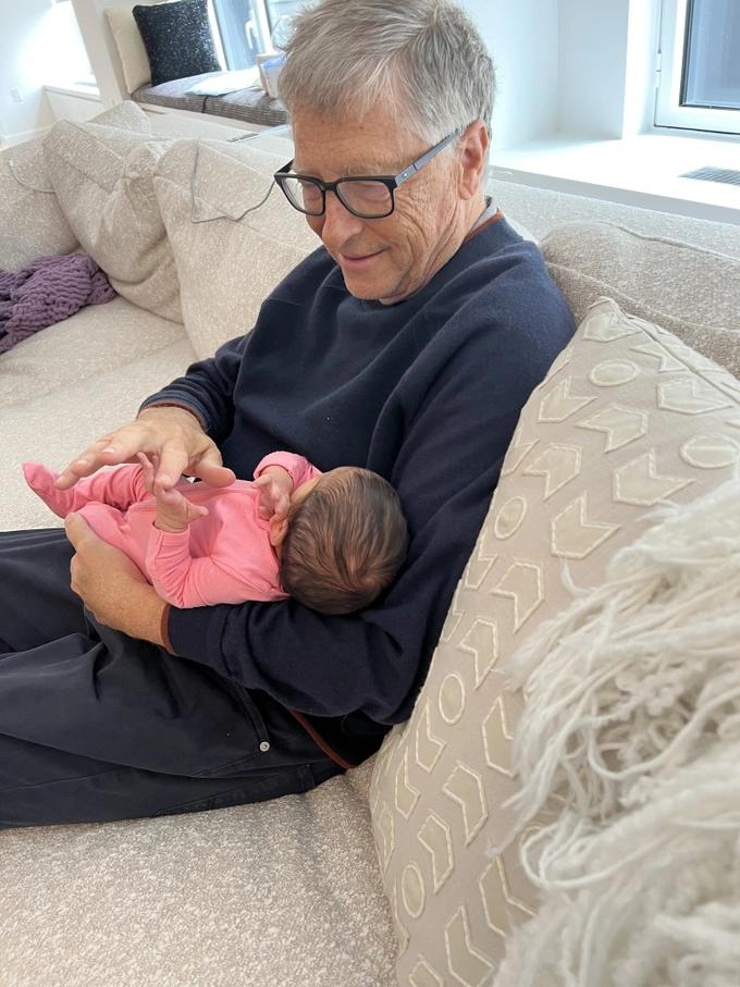 Bill Gates hạnh phúc khoe ảnh chụp cùng cháu ngoại mới sinh-1