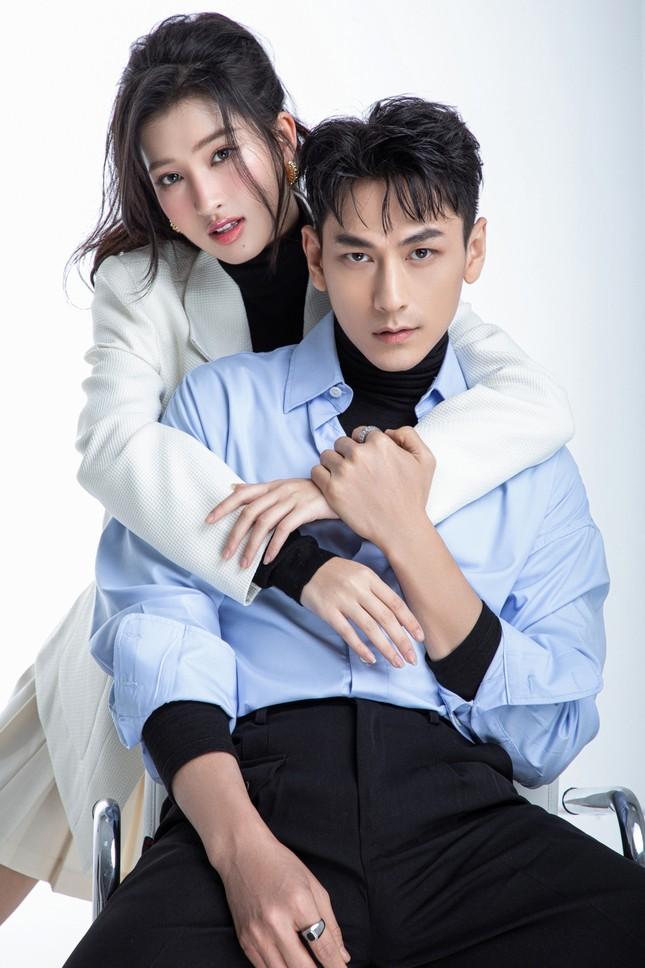 Á hậu Phương Nhi gặp ai cũng được cưng như em bé-4