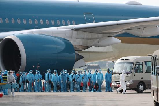 Các hành khách trên 'chuyến bay giải cứu' có được hoàn trả lại tiền?