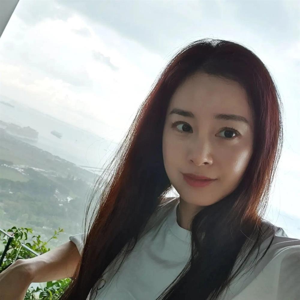 Kim Tae Hee tự tin khoe cận nhan sắc ở tuổi U50-1