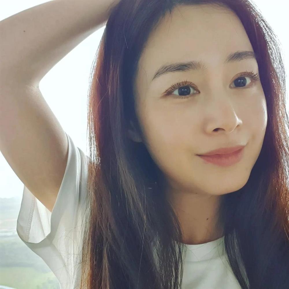 Kim Tae Hee tự tin khoe cận nhan sắc ở tuổi U50-2