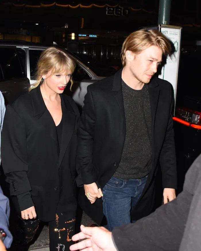 Taylor Swift đang làm gì giữa lúc bị đồn chia tay bạn trai quen 6 năm?-4