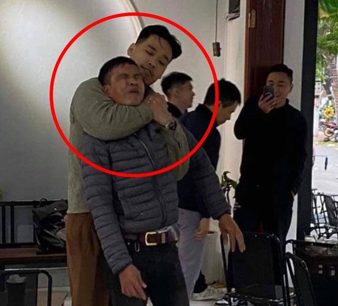 Chàng trai kể phút nghẹt thở kẹp cổ tên cướp trong quán cà phê-1