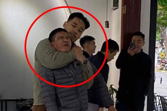 Chàng trai kể phút nghẹt thở kẹp cổ tên cướp trong quán cà phê