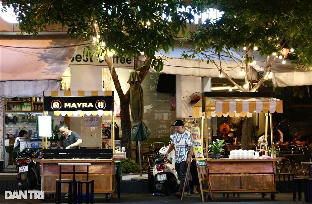 Phố ẩm thực ở TPHCM: Du khách phàn nàn vì tìm mãi không thấy đồ ăn Việt-5