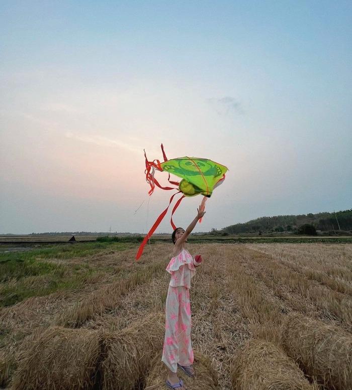 Con gái Tăng Thanh Hà nổi bật khi xuất hiện chung khung hình với mẹ-1