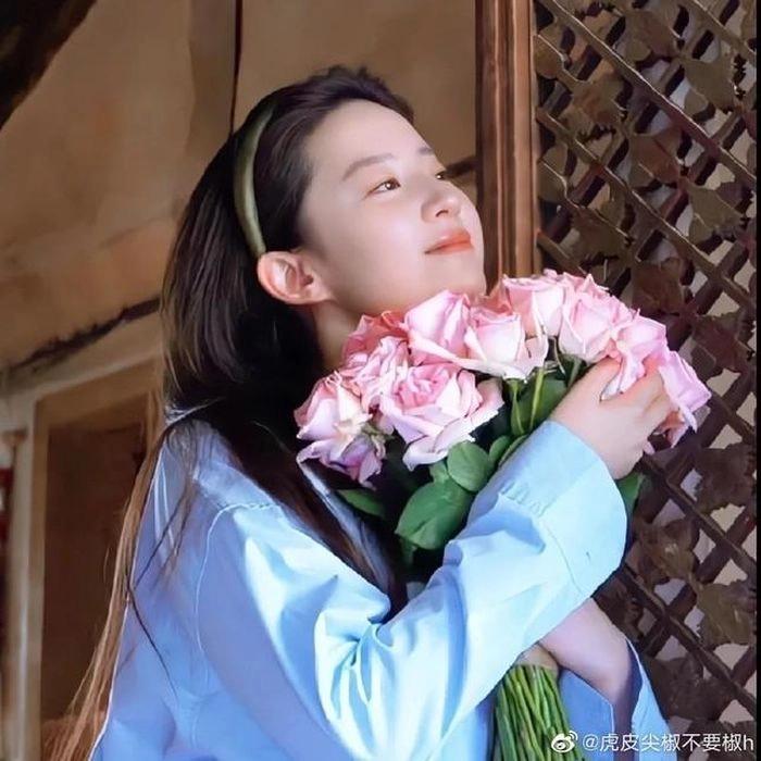 Lưu Diệc Phi trẻ đẹp như tuổi 18, bí quyết gói gọn trong 3 thực phẩm giàu collagen-1