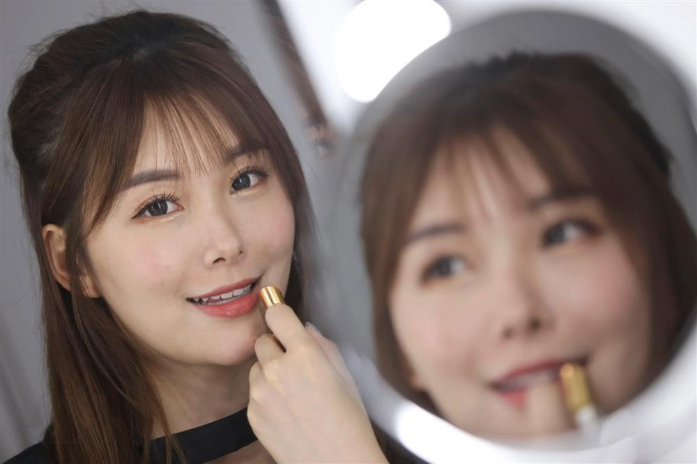 Gia đình từ mặt nữ diễn viên sang Nhật đóng phim 18+