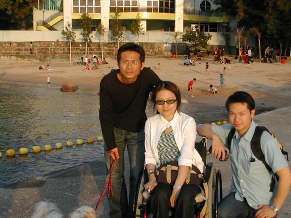 Cô gái bị liệt vì tai nạn trong ngày Valentine, 6 năm sau tự đứng dậy-2