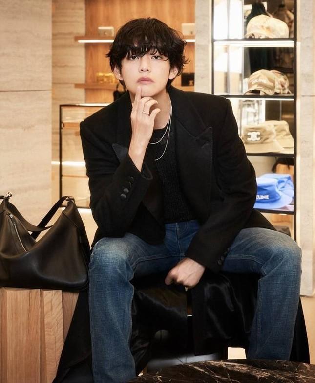 V (BTS), Lisa (BLACKPINK) và Park Bo Gum đứng chung khung hình-3