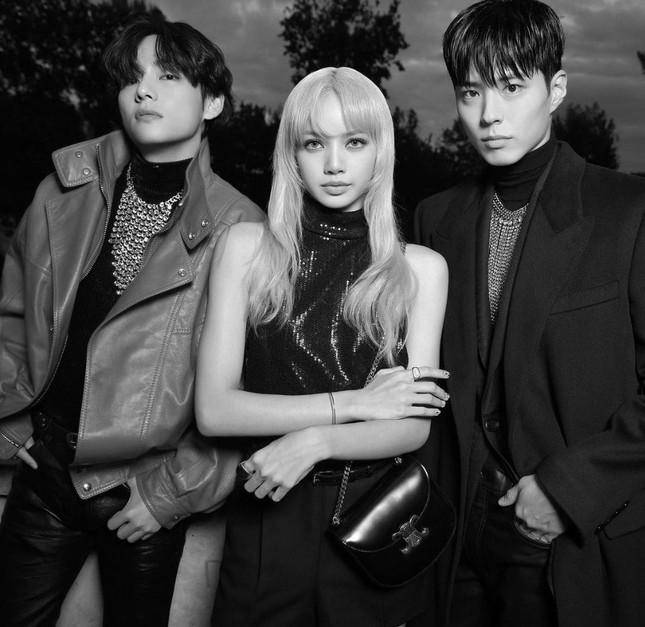 V (BTS), Lisa (BLACKPINK) và Park Bo Gum đứng chung khung hình-6