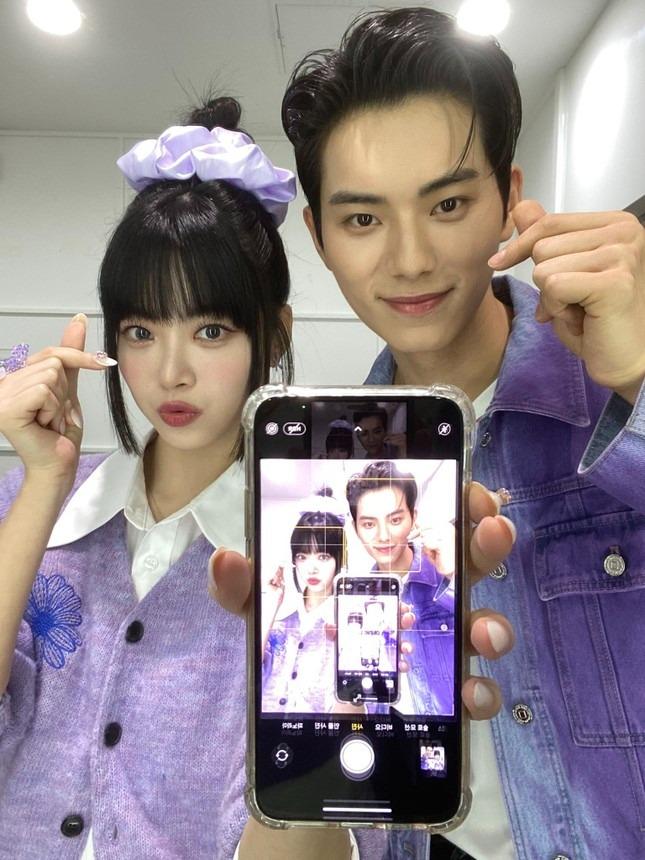 Bắt trend selfie thịnh hành idol K-Pop: Hóa ra là bình mới rượu cũ-1