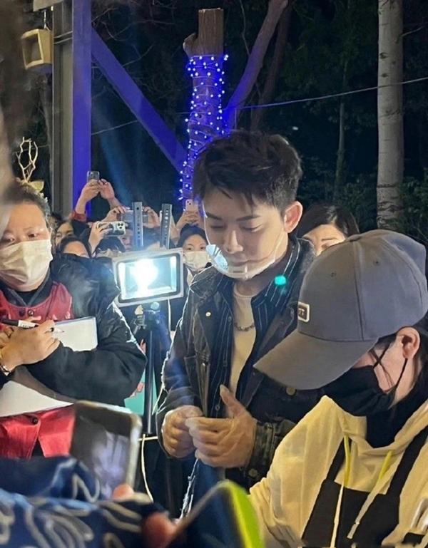 Nam thần một thời thất nghiệp, vất vả mưu sinh sau khi bị tẩy chay-1