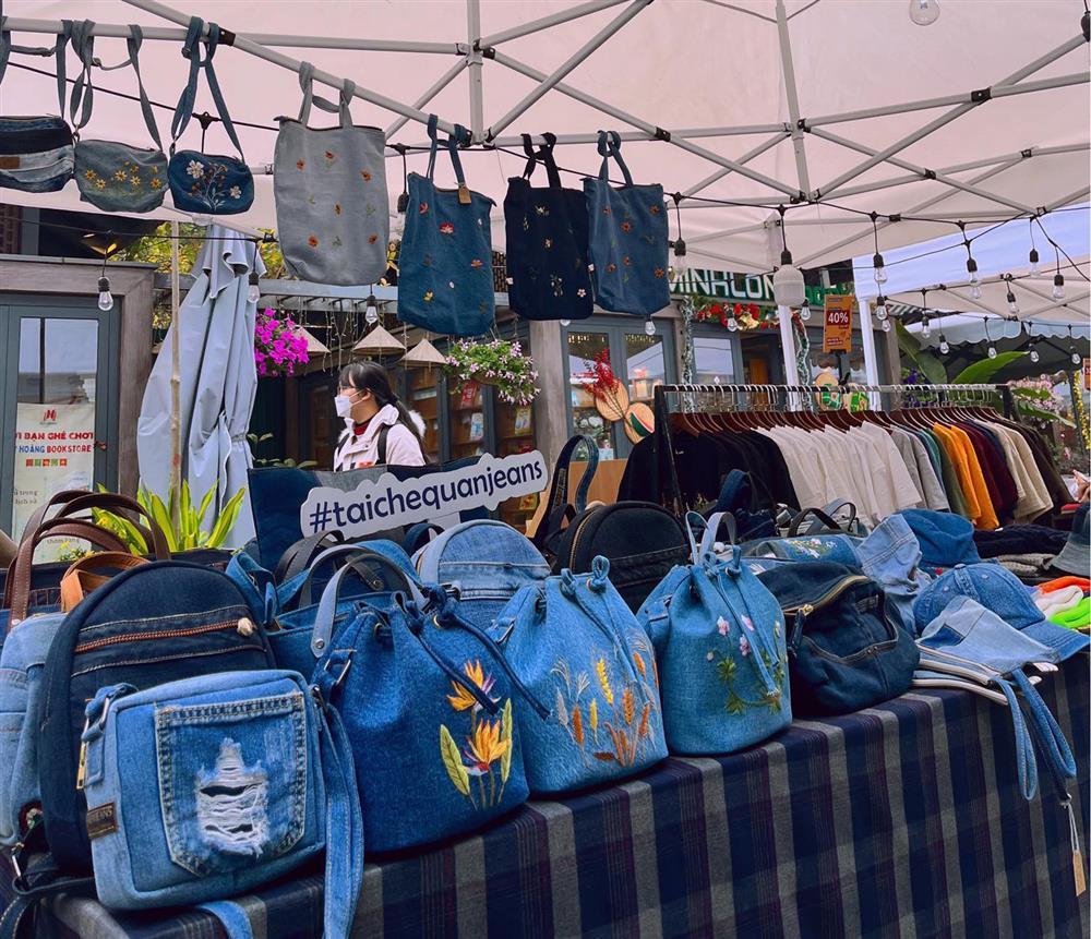 Cô gái biến quần jeans cũ thành những chiếc túi độc đáo-1