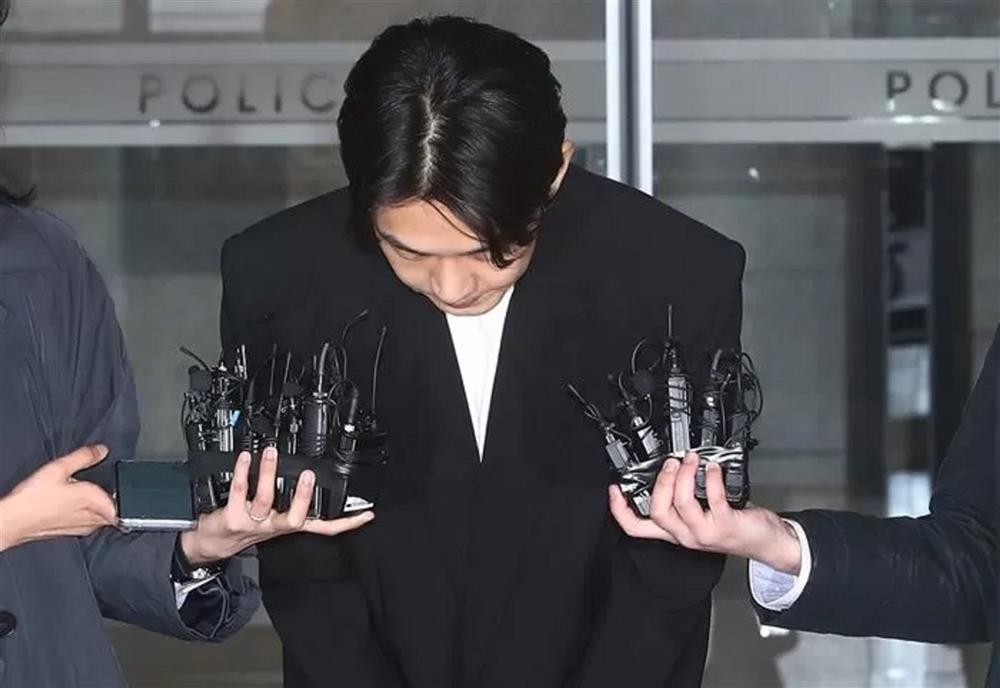 Yoo Ah In bị tố sử dụng ma túy cùng nhóm bạn nổi tiếng tại Itaewon