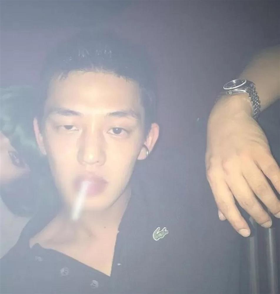 Yoo Ah In bị tố sử dụng ma túy cùng nhóm bạn nổi tiếng tại Itaewon