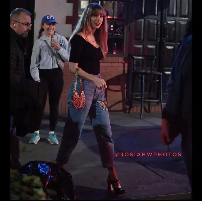 Taylor Swift lộ diện sau tin chia tay, vẫn đeo vòng cổ bạn trai tặng-1