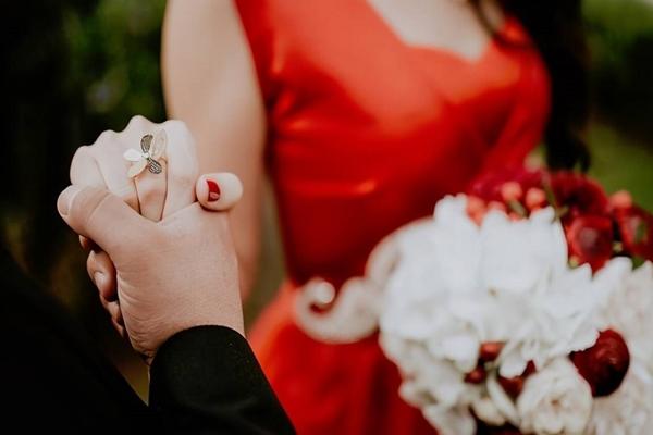 Sau ngày ra mắt, cô gái nhà giàu cưới vội bạn trai nghèo-1