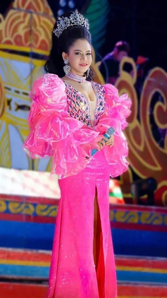 Nữ ca sĩ qua đời ở tuổi 30 do rơi xuống bể bơi-1